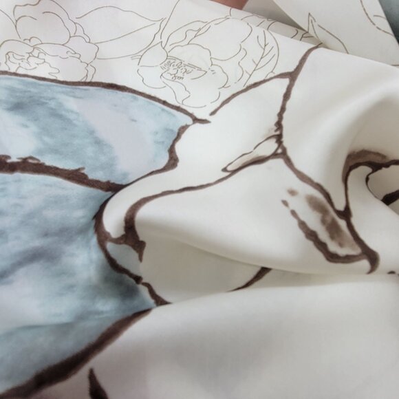 ⭐Elegant Bandana Square Scarf FLORAL Silky Satin Soft Beige Brown Neutral hijab - Picture 6 of 8